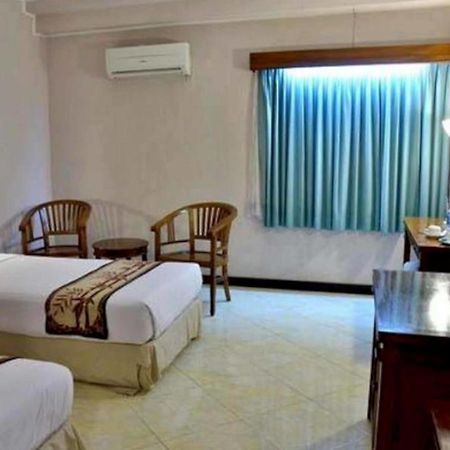Bahari Inn Tegal Exterior foto